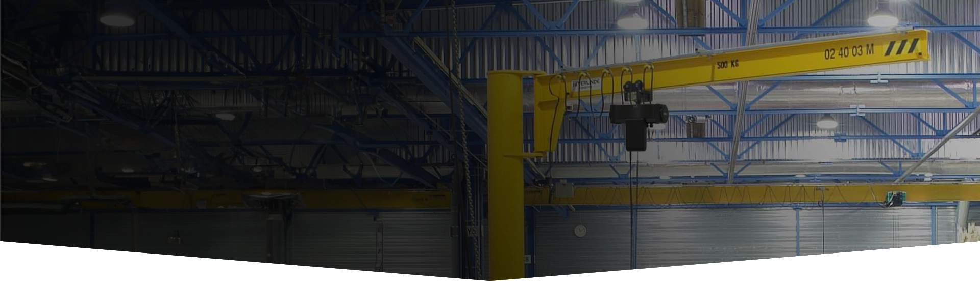 GUINDASTES GIRATÓRIOS DE PAREDE EFICIÊNCIA E ECONOMIA DE ESPAÇO NA MOVIMENTAÇÃO DE CARGAS 